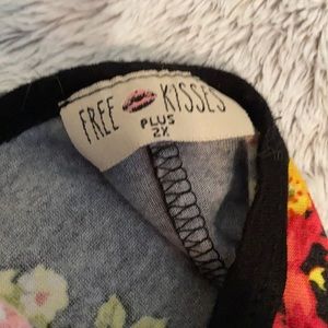 Free Kisses Tops - Black Floral Casual Graphic Shirt Free Kisses Tops - Black Floral Casual Graphic Shirt
